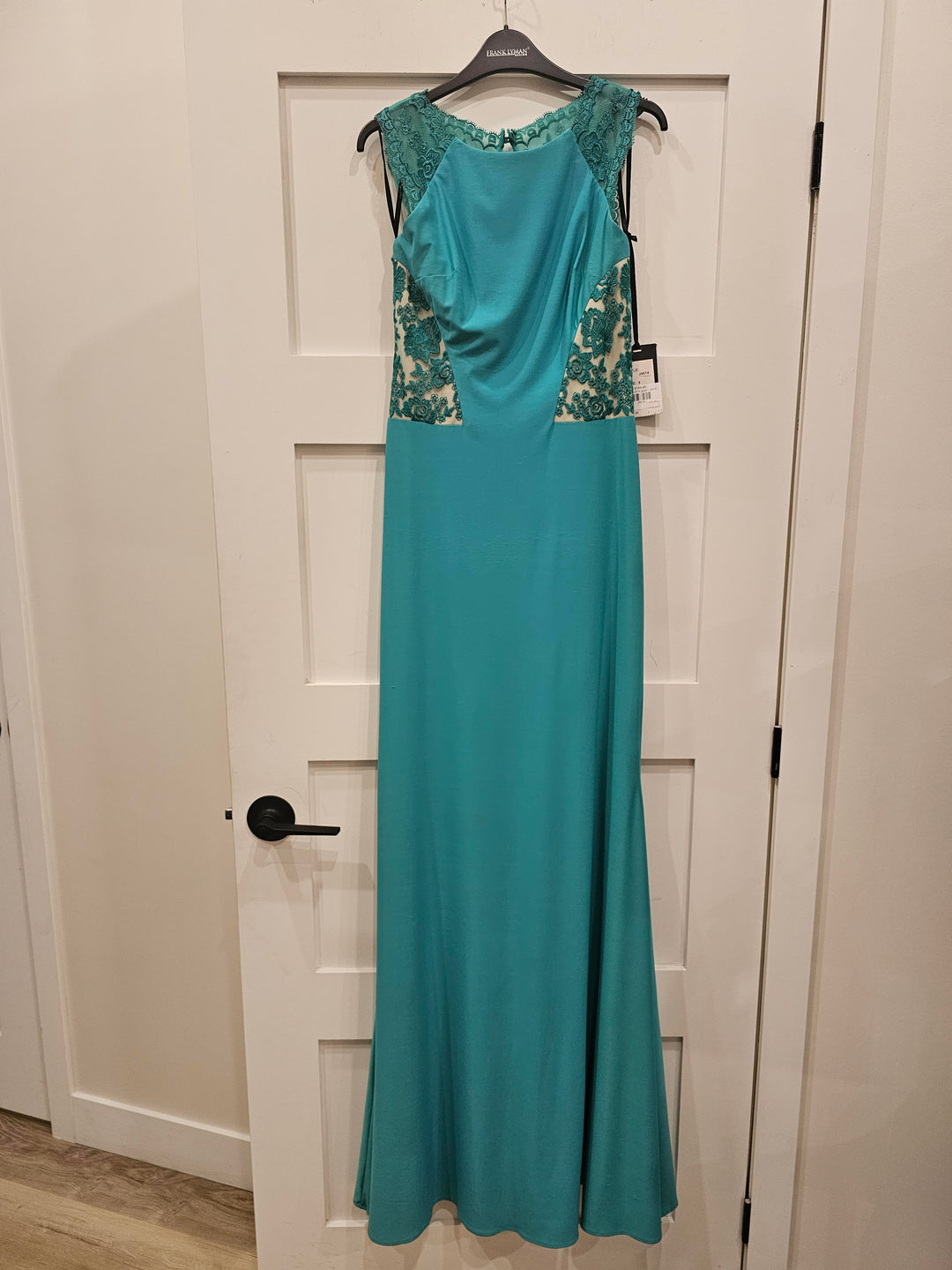 Jadore J4014 gown