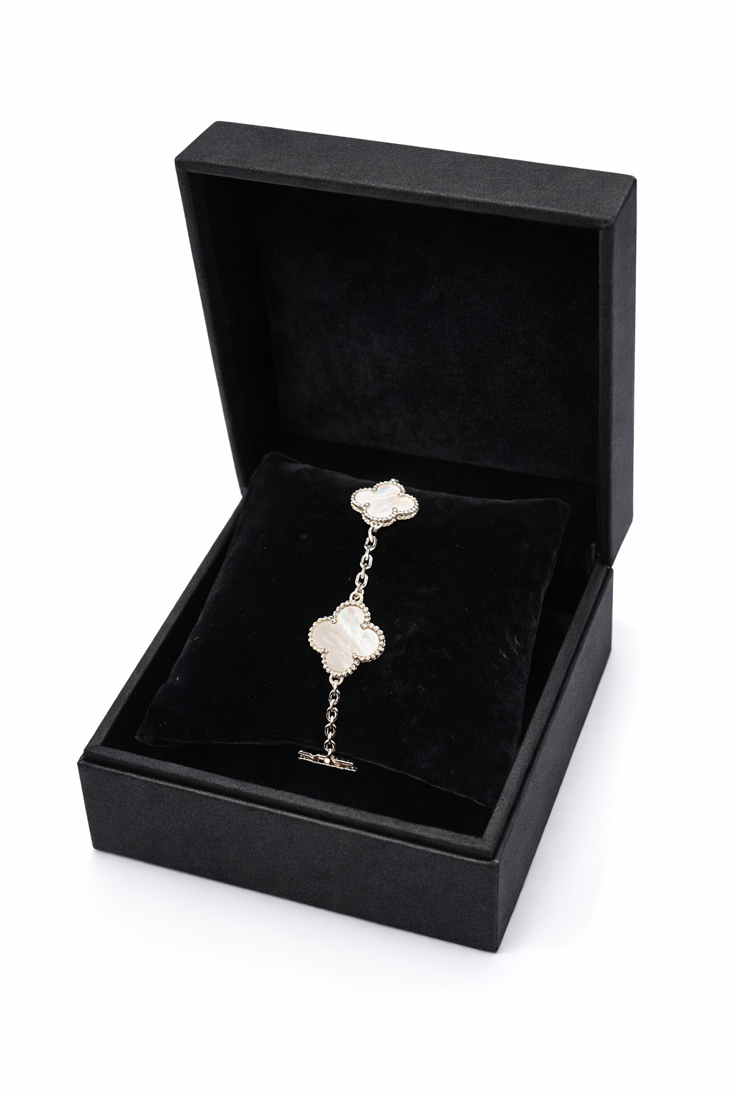 Van Cleef & Arpels Jewelry Bracelet 06