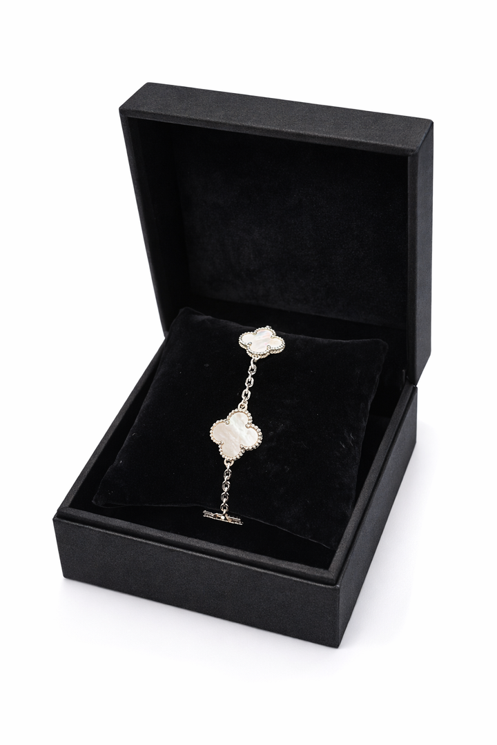 Van Cleef & Arpels Jewelry Bracelet 06